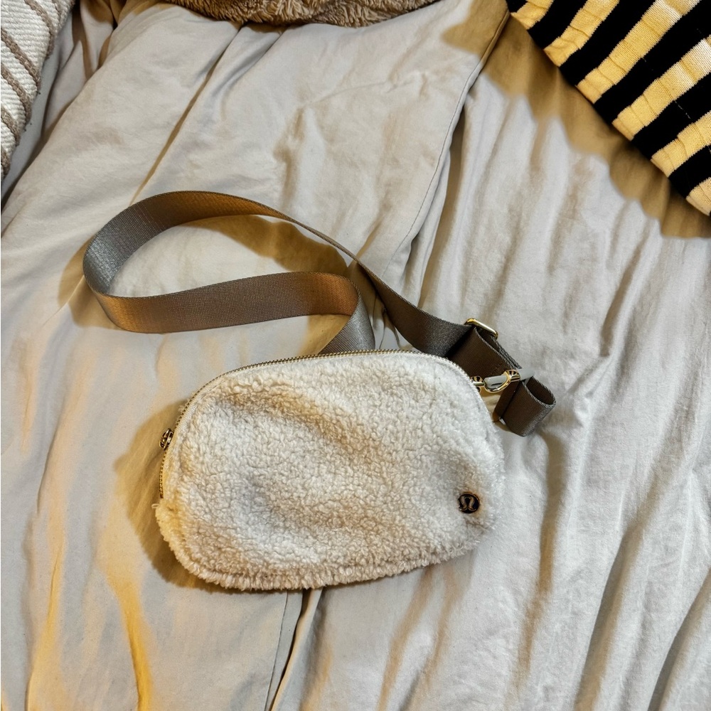 Lululemon Sherpa Belt Bag